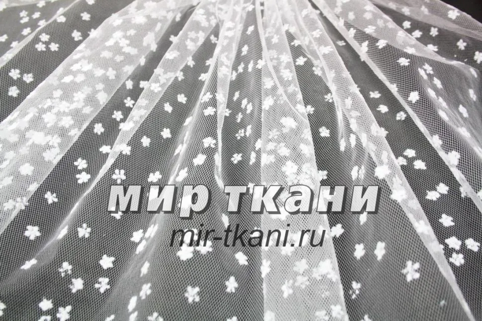 Фатин цветочки белые