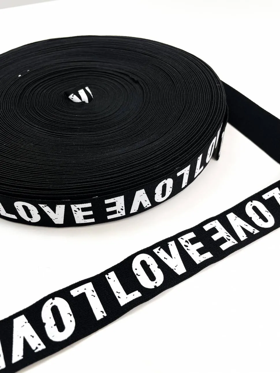 Резинка 3,0см."LOVE"черная с белым