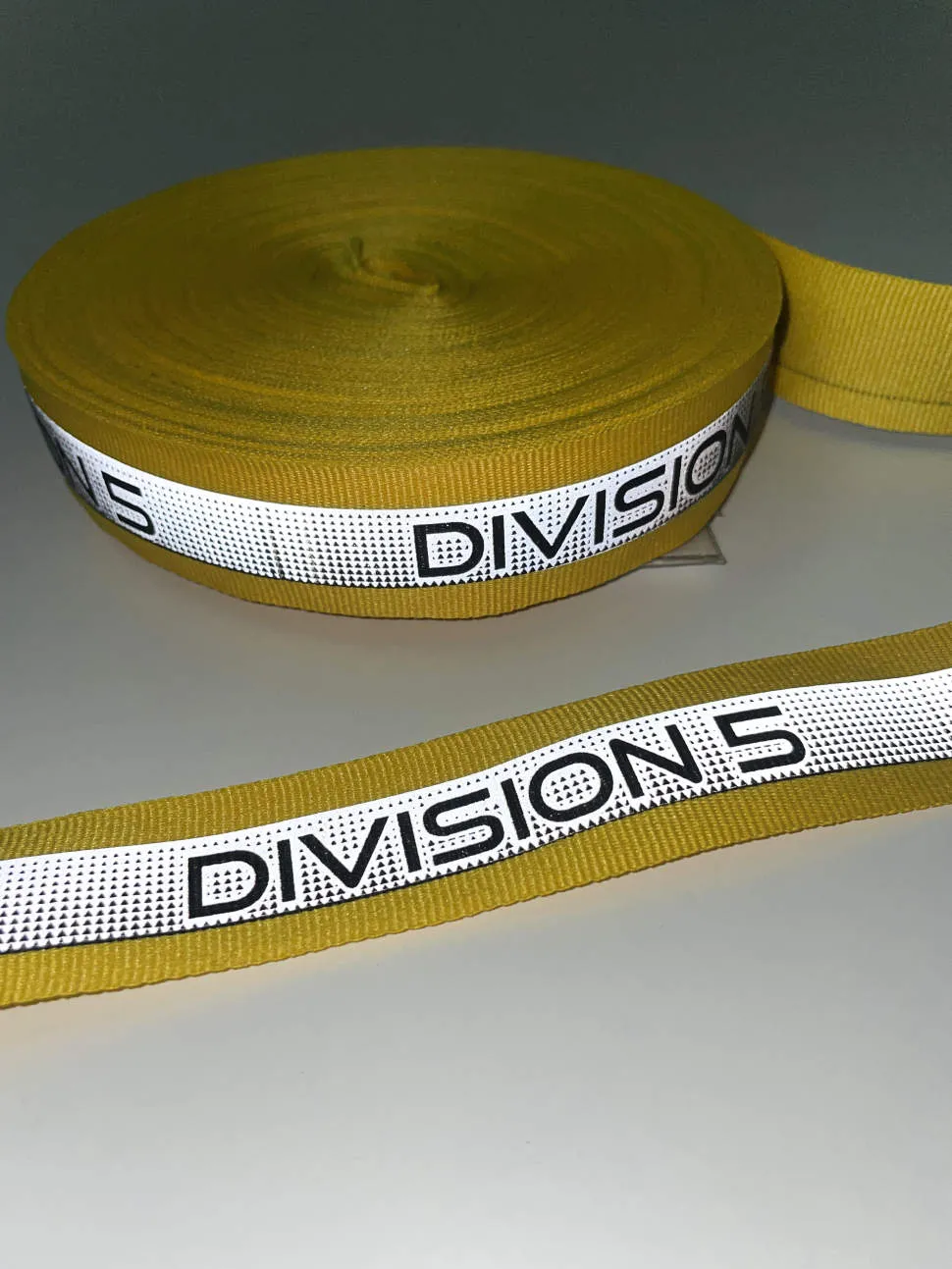 Тесьма светоотражающая 30мм, желтый "DIVISION 5"